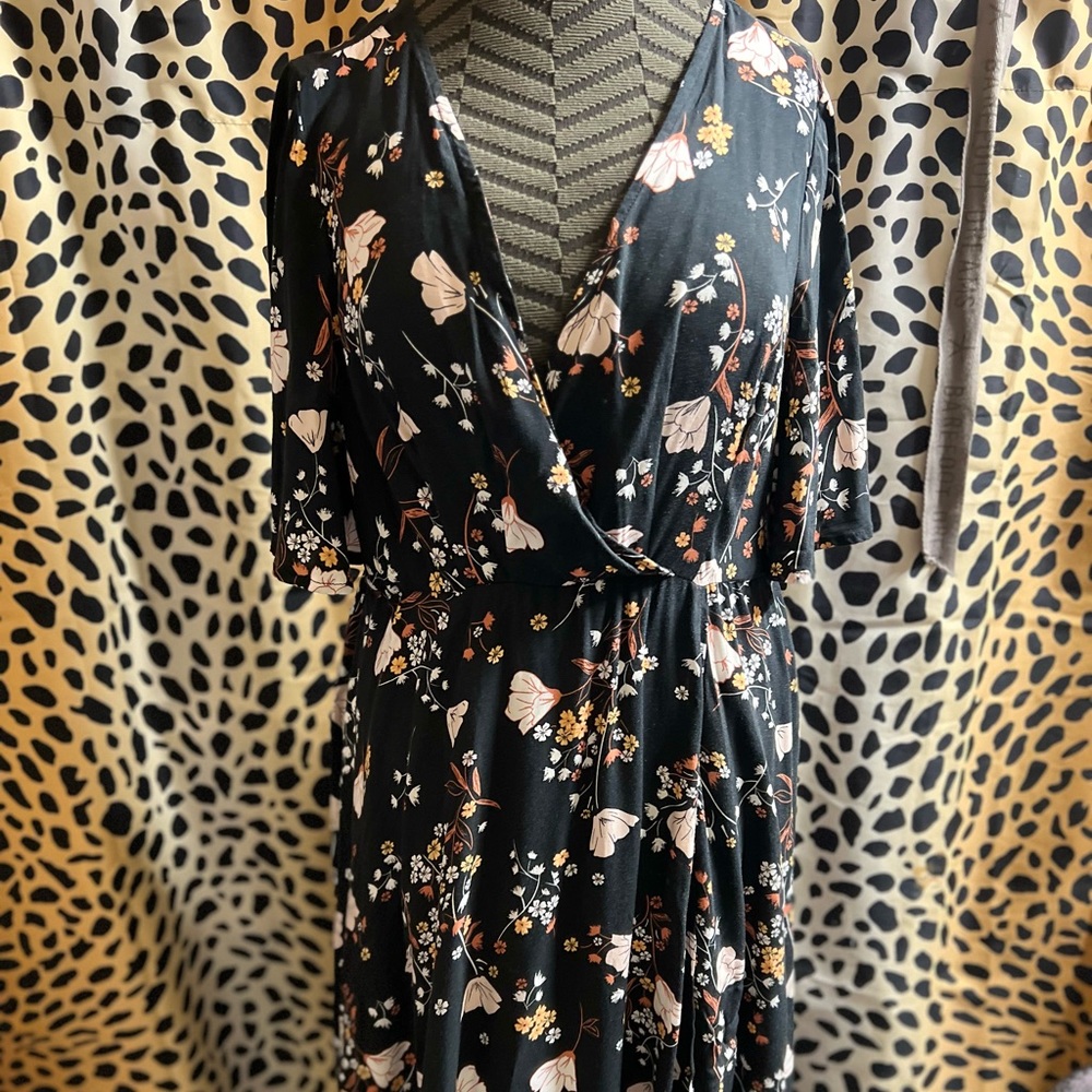 Torrid V-neck Faux Wrap Floral Midi-dress plus size 00.